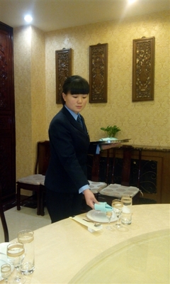 首都勞動(dòng)獎(jiǎng)?wù)芦@得者何維維:貼心服務(wù)獲顧客稱(chēng)贊(圖)